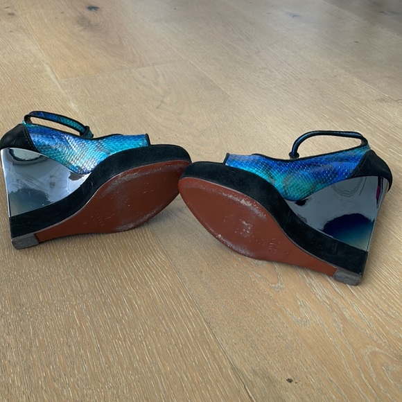 Blue and Teal Snakeskin Platform Wedges. - Picture 5 of 6